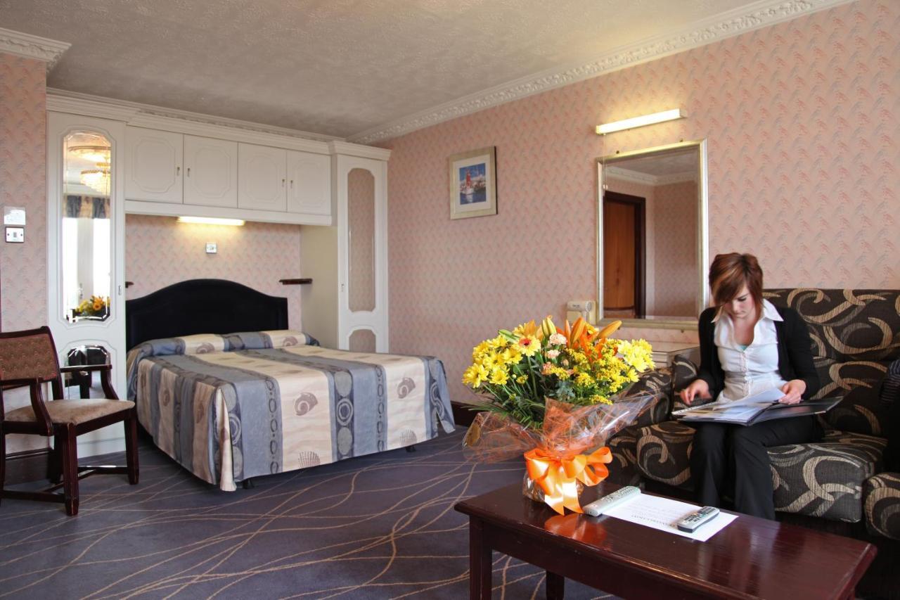 The Devoncourt Resort Exmouth Room photo